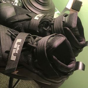Lebron soldier 11s